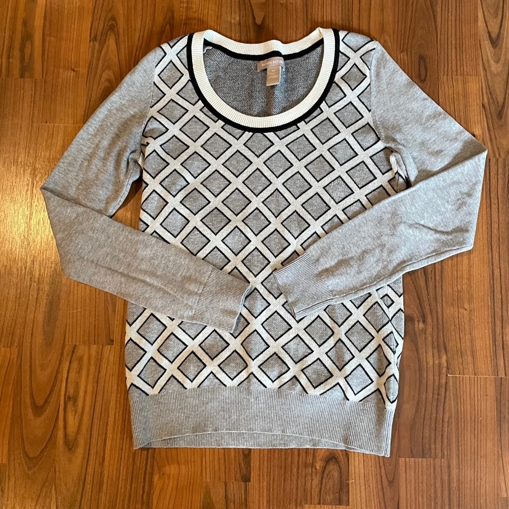 Banana Republic Gray Diamond Pattern Sweater